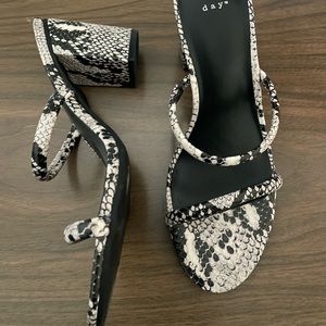 Like new! A New Day heeled sandal! Never worn size 8.5 run tts IMO